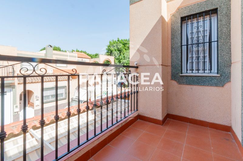 Foto 9470fcda-9678-409d-93d9-08806b903f17. Casa aparellada amb aparcament a La Gangosa Vícar