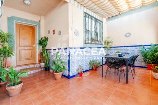 Casa bifamiliare in La Gangosa. Chalet adosado en venta en la gangosa