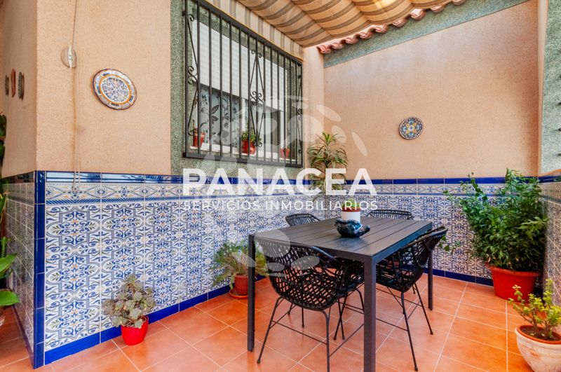 Foto cd89b07d-f09a-4c03-ab0f-f303c44117a9. Casa aparellada amb aparcament a La Gangosa Vícar