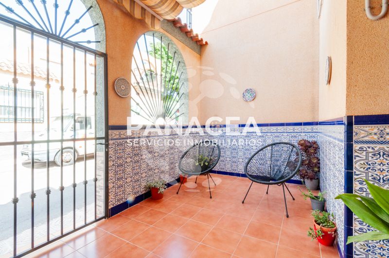 Foto cdb201a4-75e8-47d9-bec4-9b1098518c86. Casa aparellada amb aparcament a La Gangosa Vícar