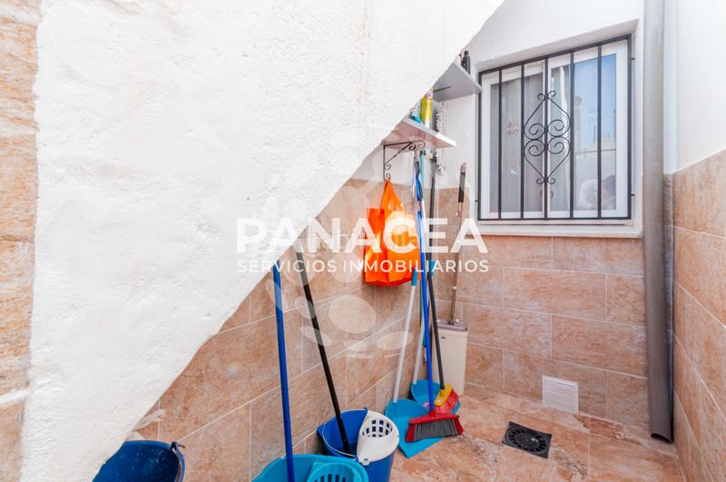 Foto e43b0afe-4888-43f8-813b-ce8c5ab98bbe. Casa aparellada amb aparcament a La Gangosa Vícar
