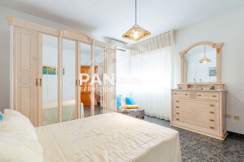 Foto e79ec656-d4b0-4f6f-a212-35fe35d95109. Casa aparellada amb aparcament a La Gangosa Vícar