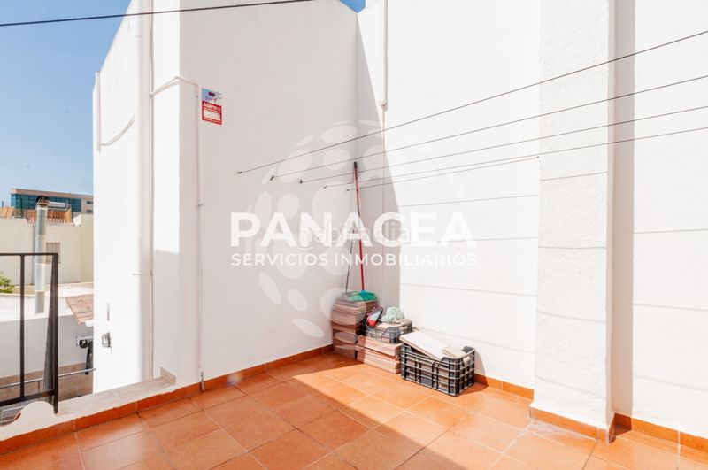 Foto fba1ed94-bc17-4517-a4d1-9435e4488664. Casa aparellada amb aparcament a La Gangosa Vícar