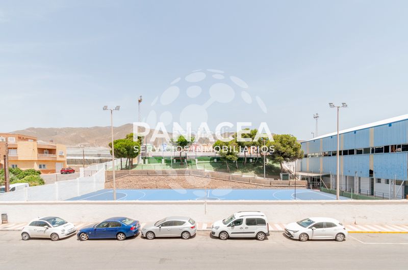 Foto 449965b7-a4ab-4467-8104-91af42177cef. Pis a Adra