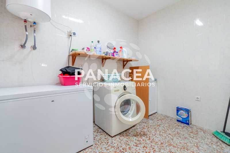 Foto aeb37121-fb3c-496c-a7f9-166634d01c33. Casa aparellada amb aparcament a La Gangosa Vícar