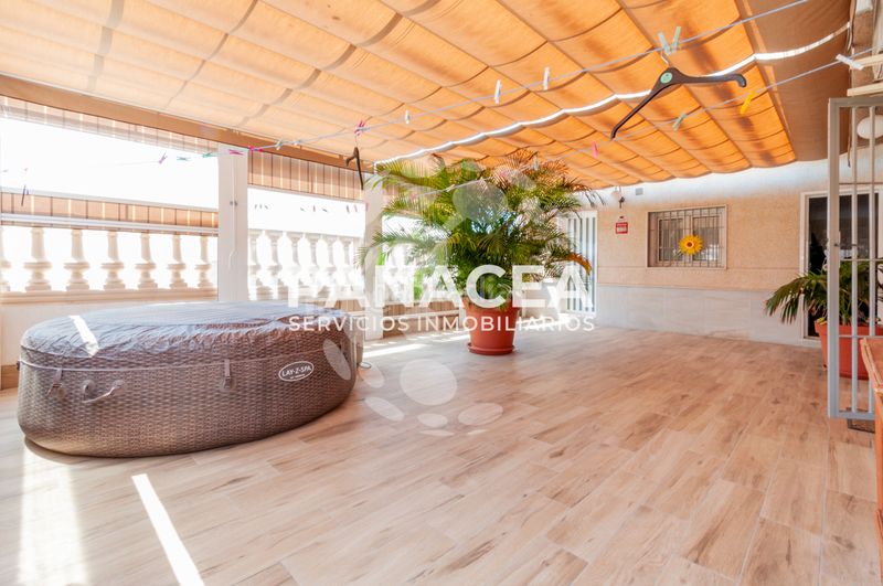 Foto bda61fd9-534d-4e12-806e-16190a97ab91. Casa aparellada amb aparcament a La Gangosa Vícar