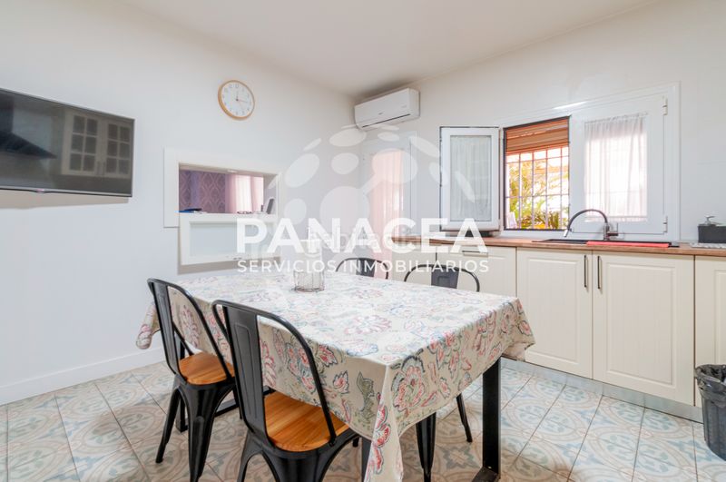 Foto eb3acbb4-2517-4668-9000-c20dc75ff9cd. Casa aparellada amb aparcament a La Gangosa Vícar