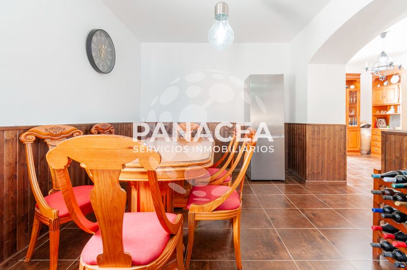 Foto 471b1170-da5b-43d7-80ba-7d2f4ab0b028. Casa amb aparcament a Almegíjar