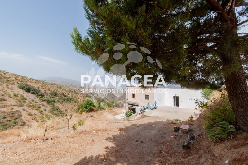Foto 9863e520-6ba4-4ec5-902d-9d0b795e65f9. Casa amb aparcament a Almegíjar