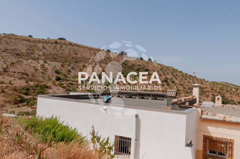 Foto a7cb7418-bd91-42de-b8d4-ba127d41bfe5. Casa amb aparcament a Almegíjar