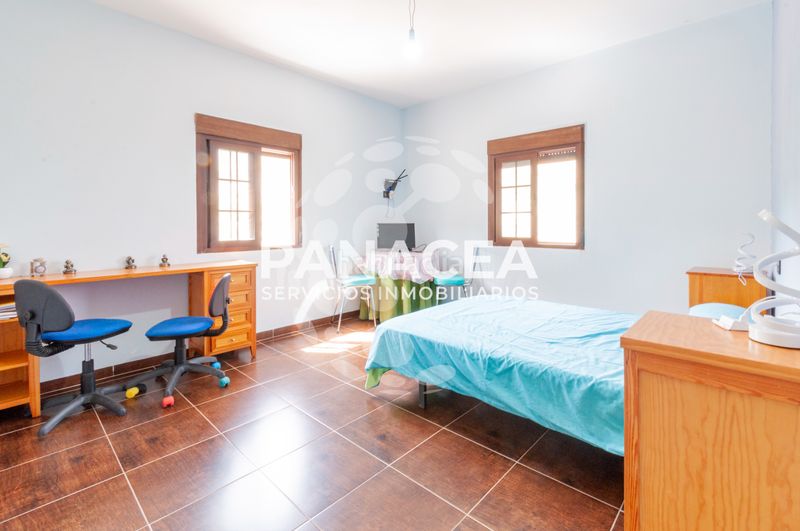 Foto abe1e49e-5036-4d7e-ae7a-31a76464f1aa. Casa amb aparcament a Almegíjar