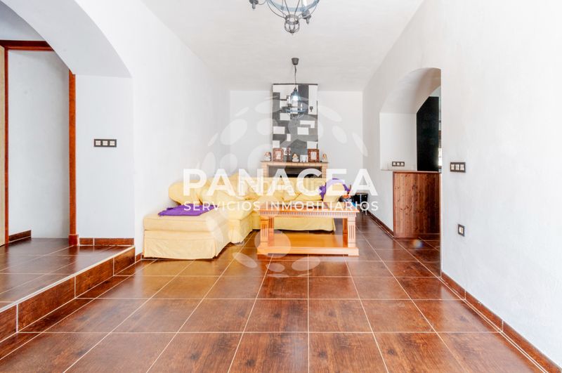 Foto b59de799-968f-4cb5-bdf7-f99b5719f680. Casa amb aparcament a Almegíjar