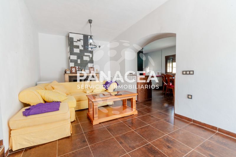 Foto bf115727-5e31-4415-bd21-f88c2d98ef4e. Casa amb aparcament a Almegíjar
