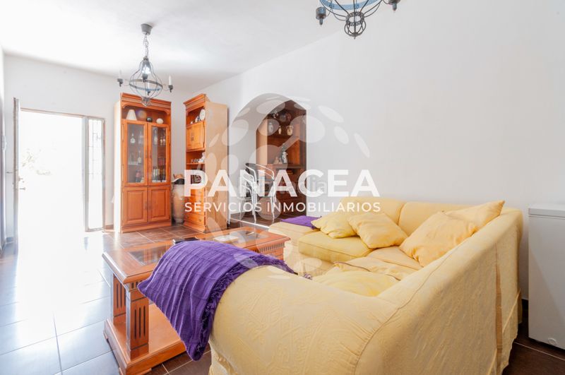 Foto e4069d27-69c8-4315-87ff-15f67517c52f. Casa amb aparcament a Almegíjar