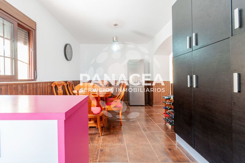 Foto f20884aa-e25e-499f-8ebf-69e2ab448815. Casa amb aparcament a Almegíjar