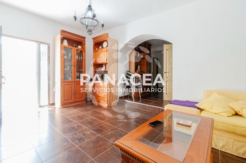 Foto fe8bd238-0de7-4069-8edd-a3b60debc532. Casa amb aparcament a Almegíjar