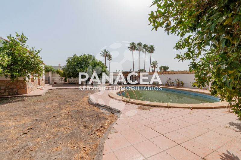 Foto 1bd1f98b-c8e8-44e1-b47d-f6098abe207d. Xalet amb aparcament piscina a Pechina