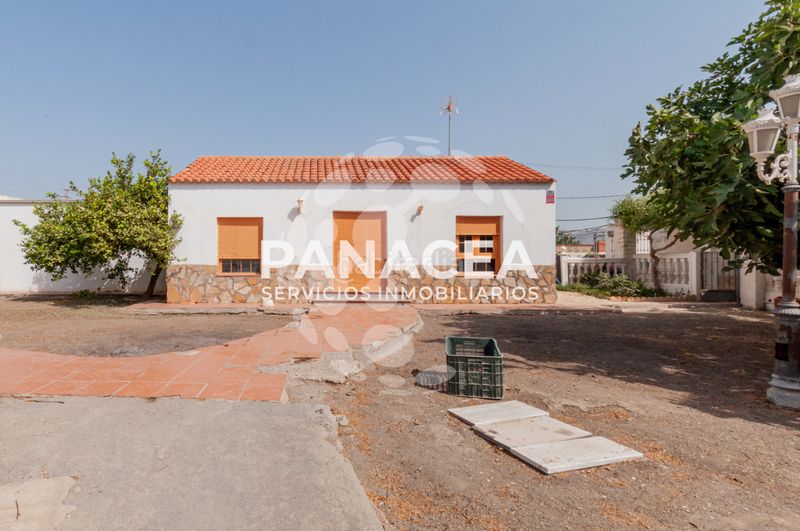 Foto 9f8d9be1-8a42-40af-bc9e-8ff3f09e4e45. Xalet amb aparcament piscina a Pechina