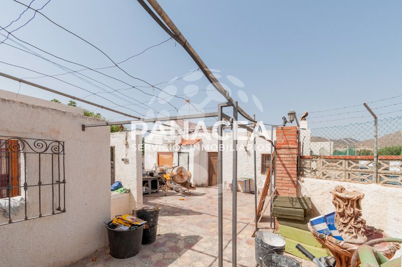 Foto f9bda7e2-8ebe-4fec-a58b-10a4be2fe5e6. Xalet amb aparcament piscina a Pechina