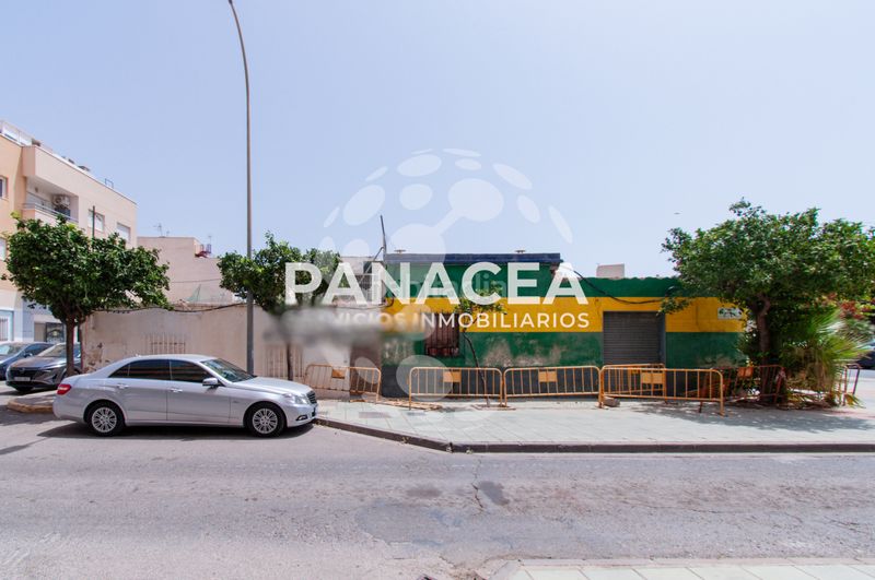 Foto fbb2853a-331b-41b3-b362-2b6bb3baaadb. Casa adossada a Santa María del Águila Ejido (El)