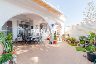 Casa en Las Cabañuelas. Chalet pareado en venta en las cabañuelas