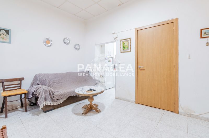 Foto 189dbc4d-b063-4abc-805d-3dd0e0e6f5c3. Casa adossada a Berja