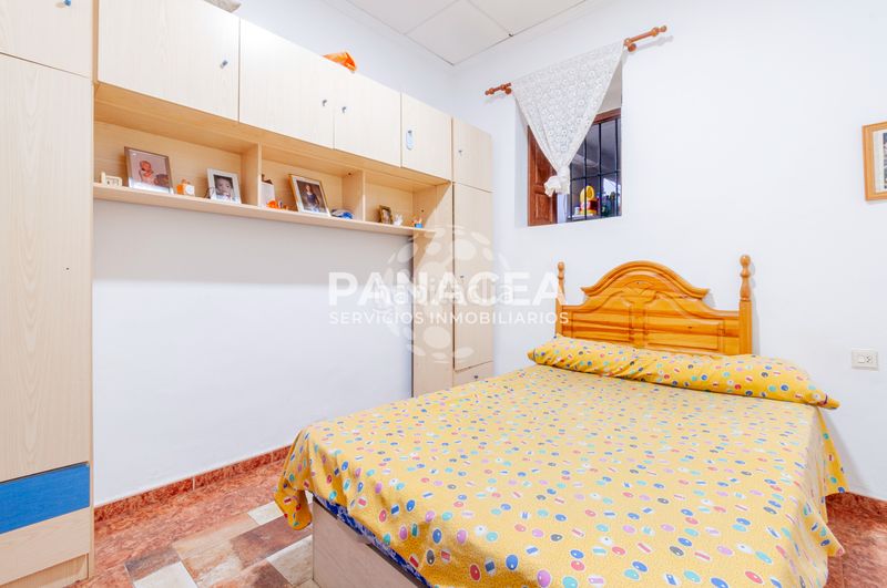 Foto 529b04b6-ab1d-4b89-a858-76de320af105. Casa adossada a Berja