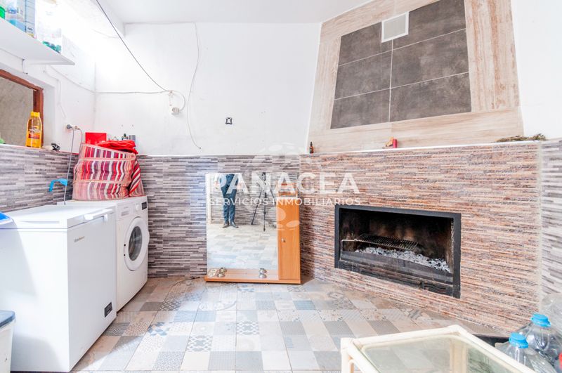 Foto e2f2ab13-6d31-4b3b-9432-ecc39eb618bc. Casa adossada a Berja