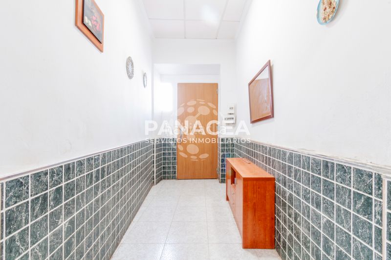Foto ff7b8bc3-ef8f-4216-b47c-bddb0bcc64d6. Casa adossada a Berja