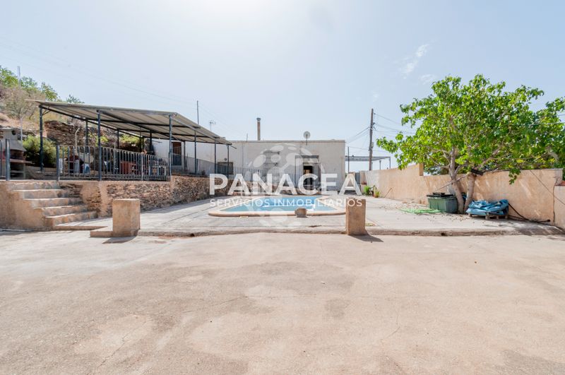 Foto a51e8820-49ab-4a93-a44d-71fffcaaa87b. Chalet with fireplace parking pool in Gérgal