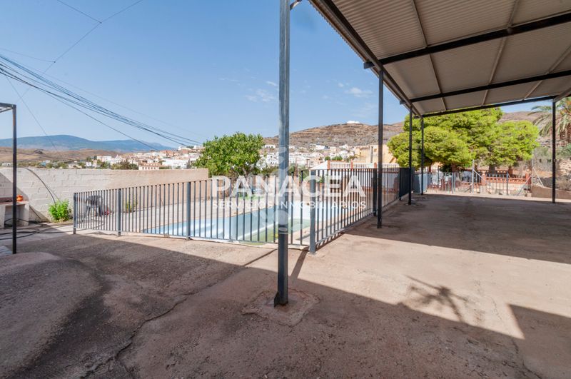 Foto a8dac0e3-5b74-4cdc-a2dc-e8c37aca7f15. Chalet with fireplace parking pool in Gérgal