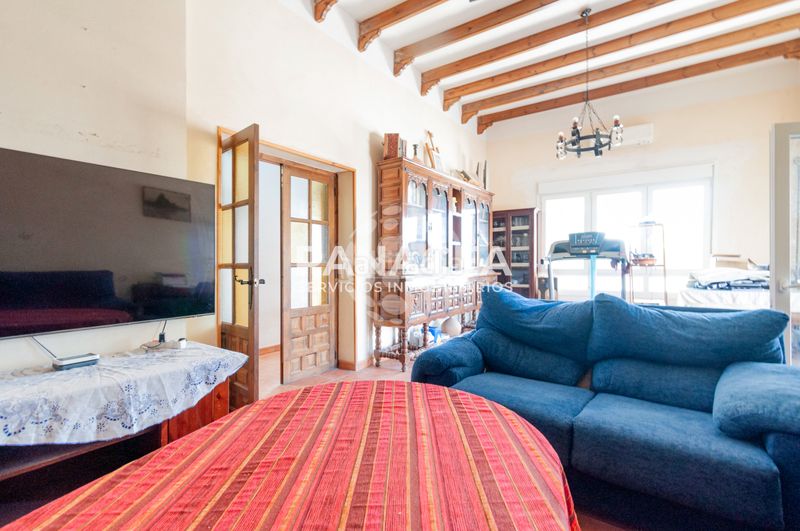 Foto dbceb9d5-d7d0-4d92-ab98-a92157ff7299. Chalet with fireplace parking pool in Gérgal