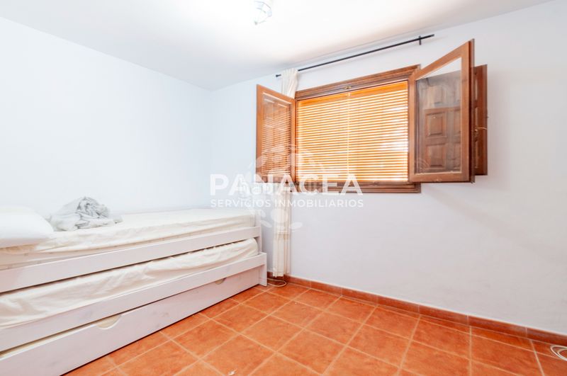 Foto f3564fbd-f67e-4453-a0e3-748e21043613. Chalet with fireplace parking pool in Gérgal
