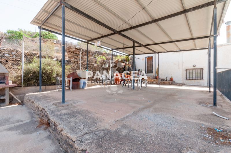 Foto f7ed9e7e-986e-43f2-a171-7c5d5de85a2d. Chalet with fireplace parking pool in Gérgal