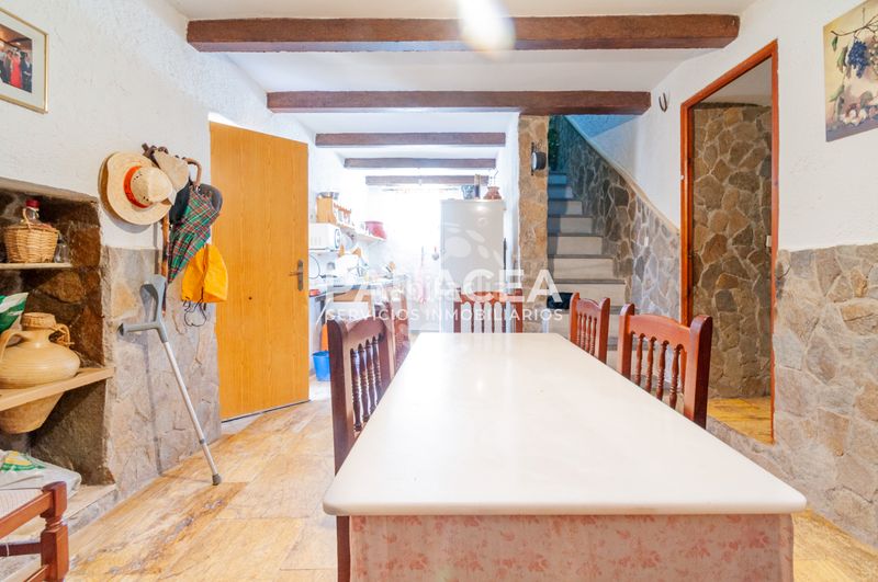Foto a78e1d3f-c104-40fb-9139-d5e4740065a5. Casa amb aparcament a Chercos