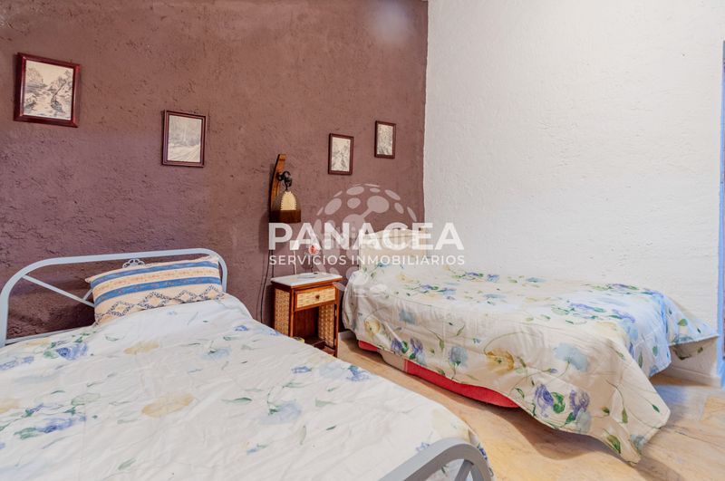 Foto d9ff70cd-c221-4428-afb9-69ec81a4a85e. Casa amb aparcament a Chercos