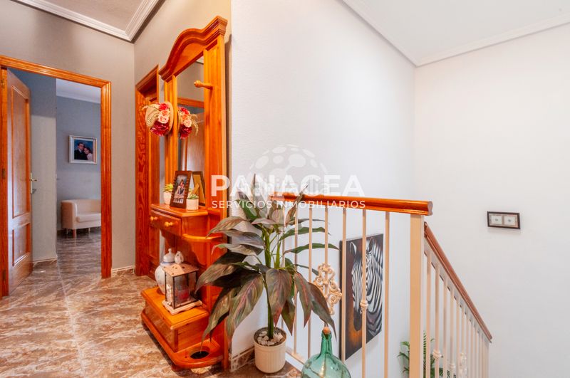 Foto b9c3d7b2-e26f-4083-920e-fe3e533115e4. Casa adossada amb aparcament a Las Cabañuelas Vícar