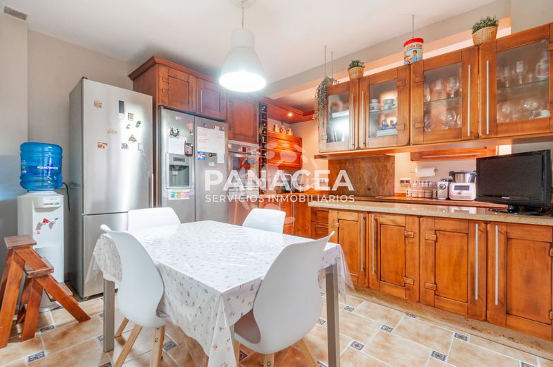 Foto f448e8a5-e833-41e8-ae9a-3aab44b8fd97. Casa adossada amb aparcament a Las Cabañuelas Vícar