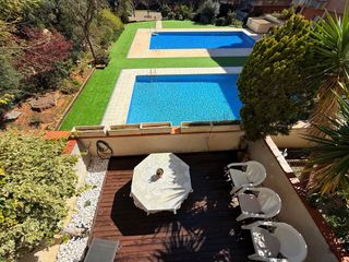 Zweistöckige Wohnung  Merçe rodoreda. Bajos dúplex terrazas piscina z. muntanyeta