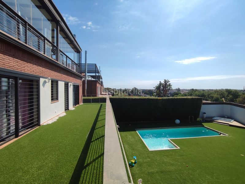 Foto 1230283a-ec16-4fd0-a70c-5cec2a895e61. Casa amb calefacció piscina a Montmar Castelldefels