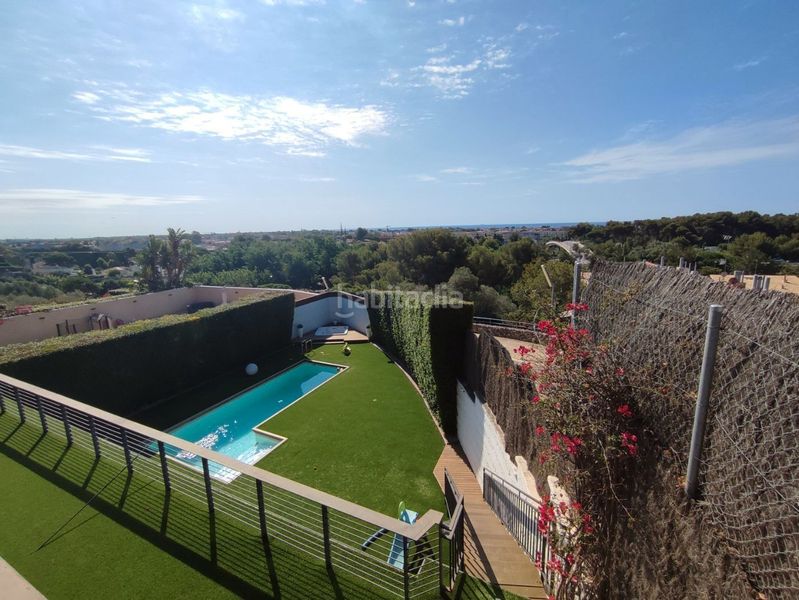 Foto df4e6f17-41fc-4e41-9a3b-5e3a601a24a4. Casa amb calefacció piscina a Montmar Castelldefels