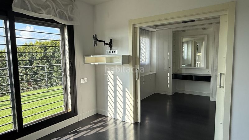 Foto 39c9cb0e-20e2-4152-b0ee-b0021eeab22d. Casa amb calefacció piscina a Montmar Castelldefels