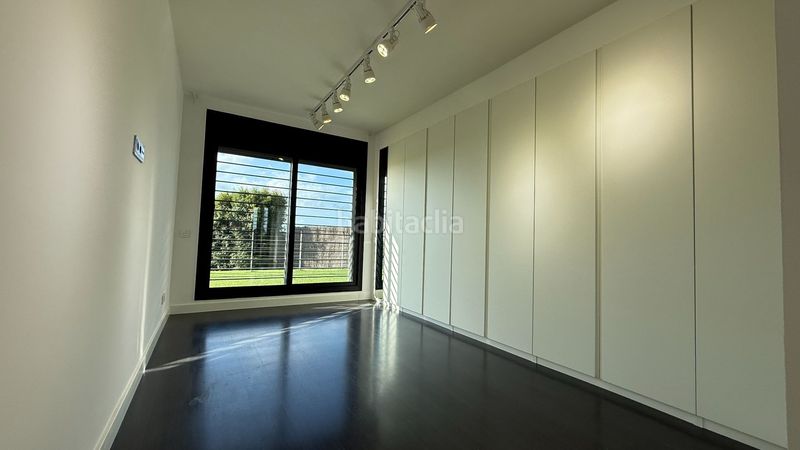 Foto 7a838295-a39d-44a3-b0a5-860308925e28. Casa amb calefacció piscina a Montmar Castelldefels