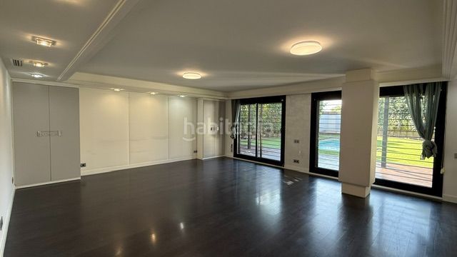 Foto a2de0955-ac7c-4cb7-9ba1-8a9bd6d3afc4. Casa amb calefacció piscina a Montmar Castelldefels