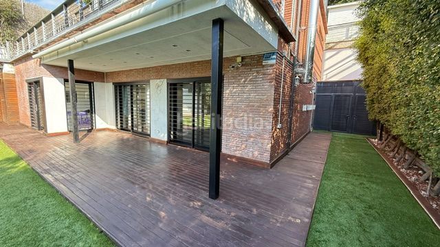 Foto ac698a4c-ab32-4777-b23f-217767cd0416. Casa amb calefacció piscina a Montmar Castelldefels