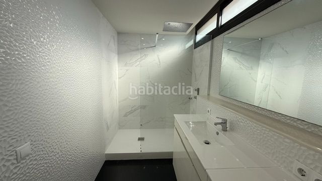 Foto fe3184f3-d11d-4440-a33d-f8e3ee340b42. Casa amb calefacció piscina a Montmar Castelldefels