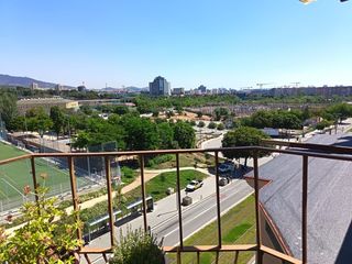 �tic a Pubilla Cases. Duplex en frente del centro comercial finestrelles!