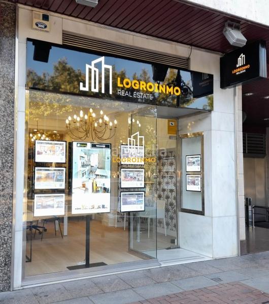 Foto c254bd0c-a668-43c0-a097-9376b7397e9a. Aparcament cotxe a Gran Via Logroño
