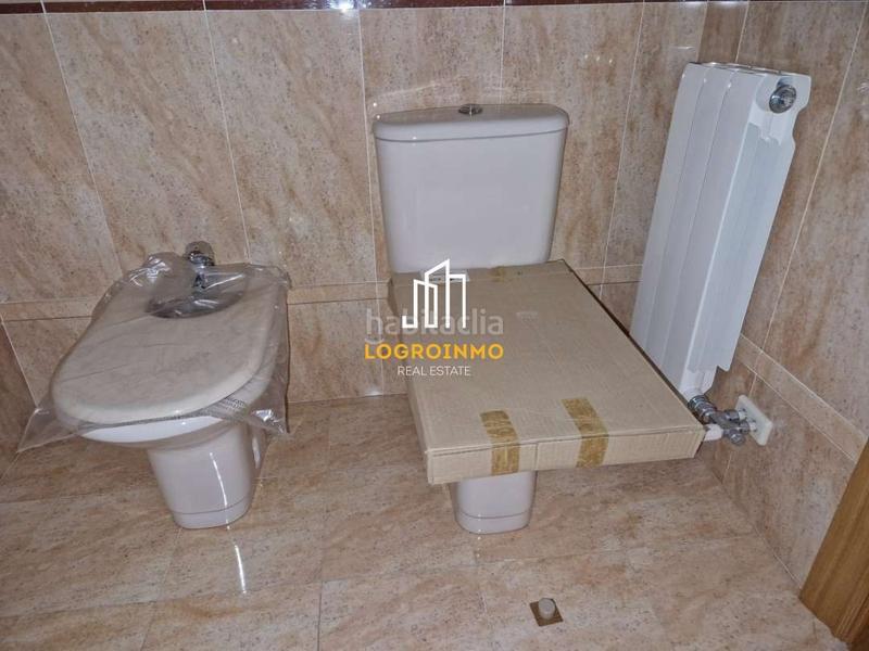 Foto 5d207e44-78ec-48ab-b56c-75b4938340e3. Piso  en venta en Los Lirios, en Los Lirios Logroño