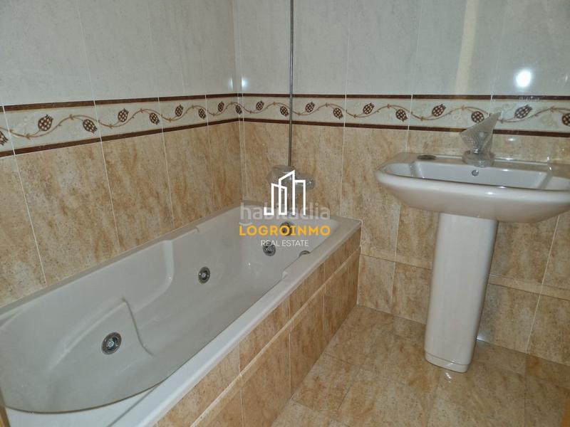Foto ae93adb5-e5cb-4d4e-84d3-f452b77442b4. Piso  en venta en Los Lirios, en Los Lirios Logroño